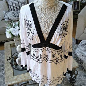 CLEARANCE /Make an offer! BEAUTIFUL Embroidered BOHO TUNIC TOP SZ L